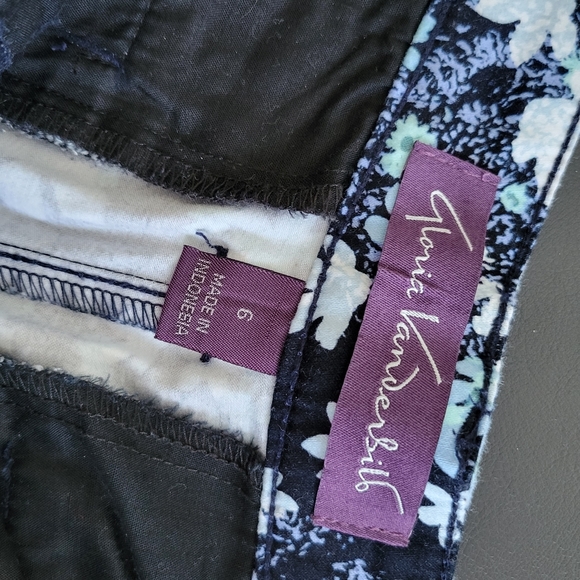 Gloria Vanderbilt Floral Shorts Size 6 - Picture 6 of 7